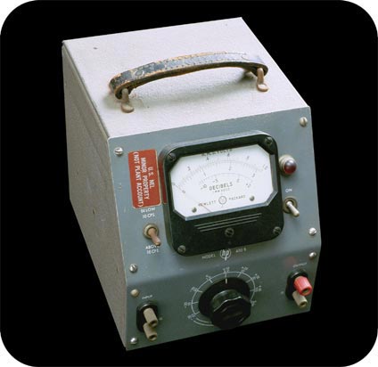 Model 400B vacuum tube voltmeter - 3/4 view.