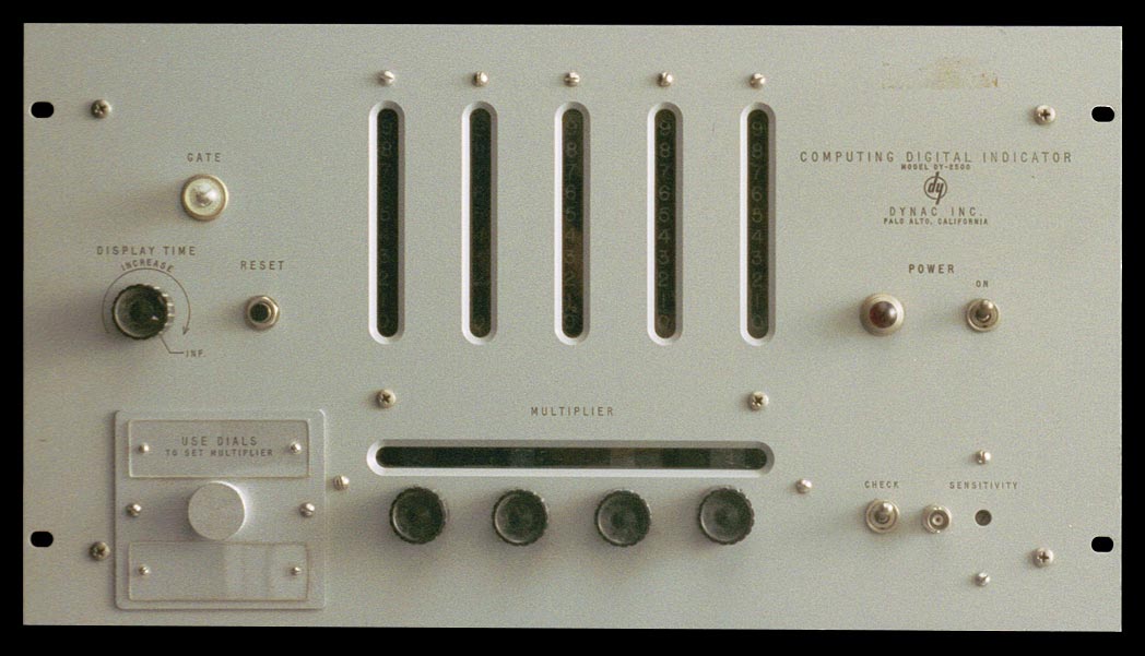 Dynac Model DY-2500 computing digital indicator - front view.