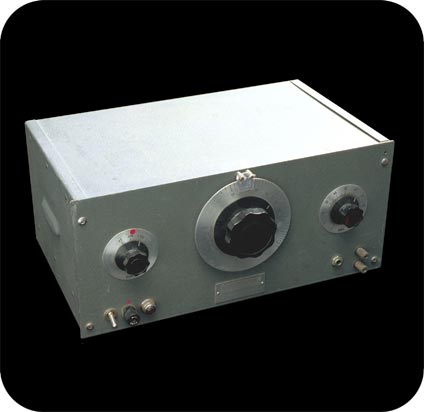 Model 200B audio oscillator - 3/4 view.