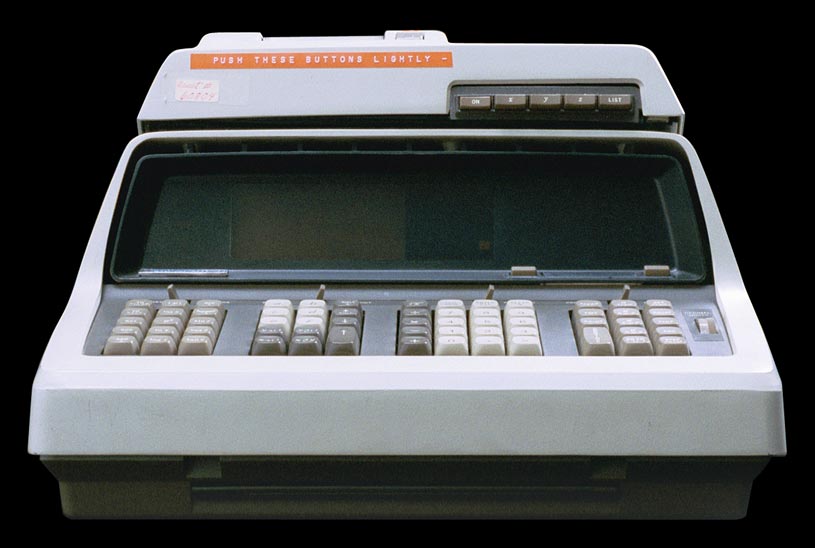 9100A desktop calculator - front view.