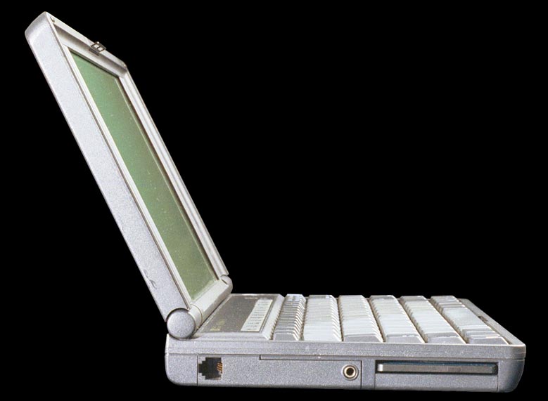 Hewlett-Packard Omnibook 300 - left side.