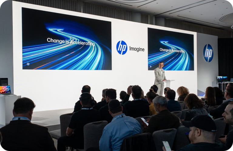 Bruce Broussard sur la scène de HP Imagine.