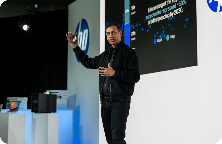 Prakash Arunkundrum sur la scène de HP Imagine.