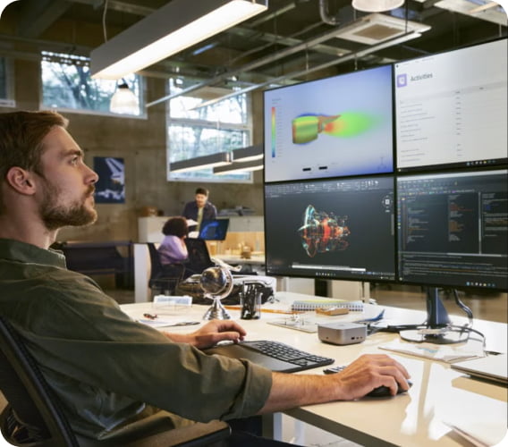 Seseorang sedang bekerja dengan lingkungan 4 monitor menggunakan Dok HP Thunderbolt 4 Ultra 280 W G6.