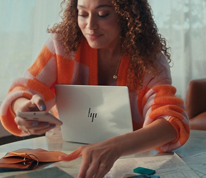 Seamlessly connects your PC and choice of phone with Intel® Unison™