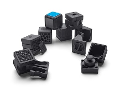 Monitor with HP 3D print professional services image onscreen