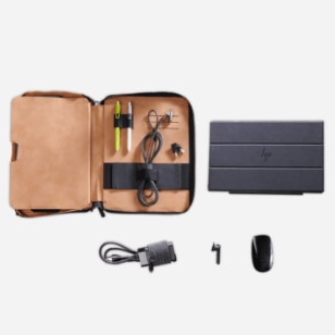 écran professionnel branché à un elitebook avec souris et clavier sans fil