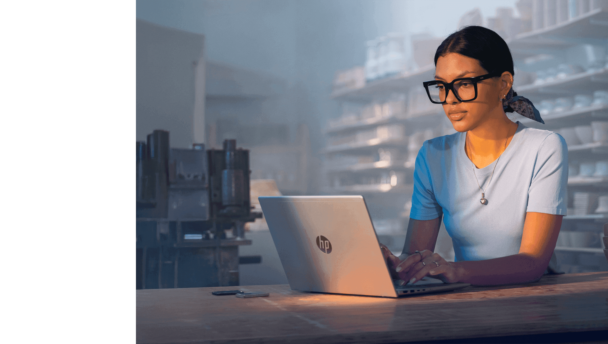 A woman working on an HP laptop.