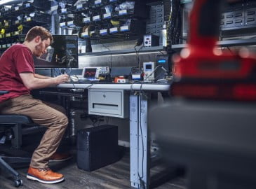 A technician doing tests on a Z workstation desktop PC.