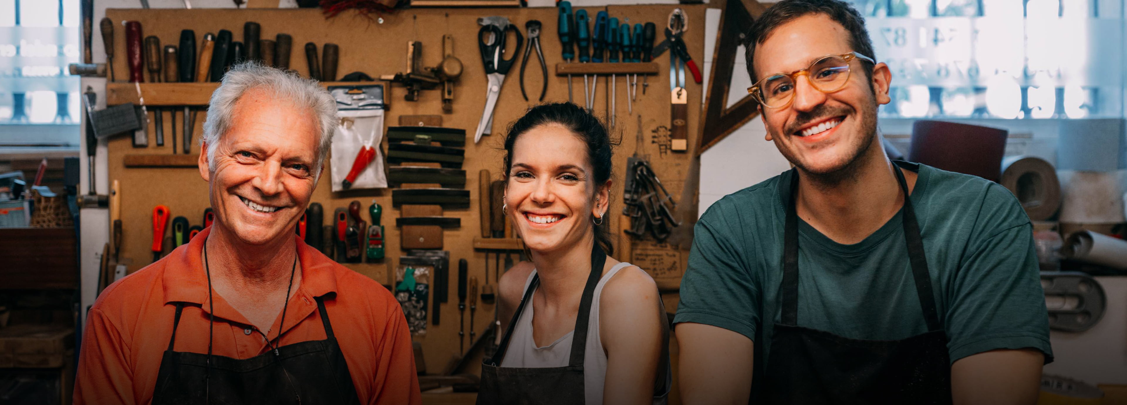 Employee using HP laptop and Renew Solutions in warehouse